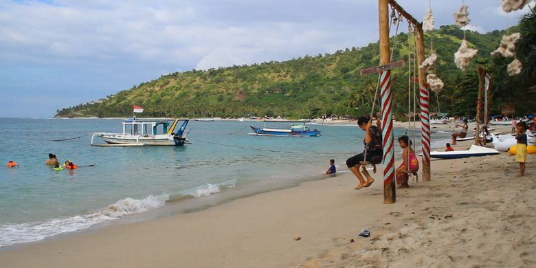 Keindahan Pantai Pandanan, Desa Malaka, Lombok Utara, NTB menarik perhatian para pelancong yang bertandang ke Pulau Lombok.(KOMPAS.COM/FITRI RACHMAWATI)