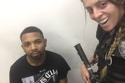 Berfoto dengan Buronan Sambil Tersenyum, Polisi Brasil Dikecam