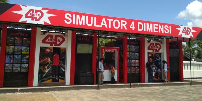 Simulator bioskop 4 Dimensi (4D) di komplek Taman Wisata Candi Borobudur, Magelang, Jawa Tengah, pada libur Natal 2017.(KOMPAS.COM/IKA FITRIANA)