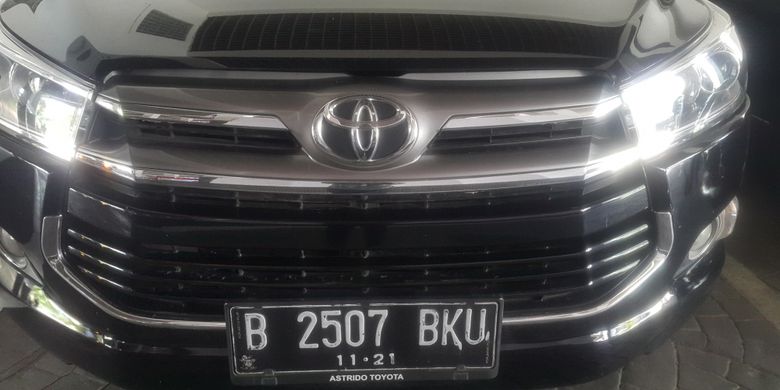 Mobil pribadi Gubernur DKI Jakarta Anies Baswedan, yakni Toyota Innova hitam bernomor polisi B 2507 BKU, sudah tak lagi dipasangi lampu strobo, Jumat (20/10/2017) pagi.