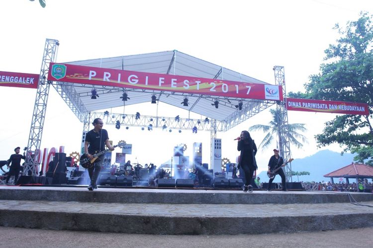 Prigi Fest 2017 merupakan festival musik yang diselenggarakan Pemerintah Kabupaten Trenggalek untuk menarik minat wisatawan.
