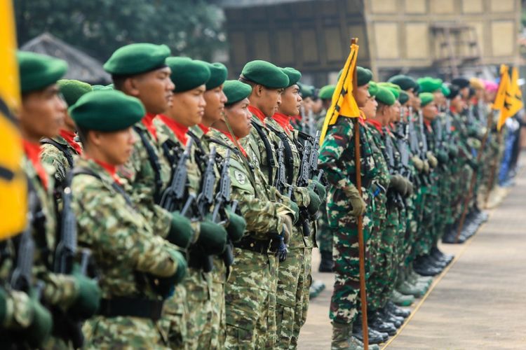Peringatan Kemerdekaan RI ke-72 di Kabupaten Purwakarta dimeriahkan dengan defile pasukan TNI-Polri, Kamis (17/8/2017) 