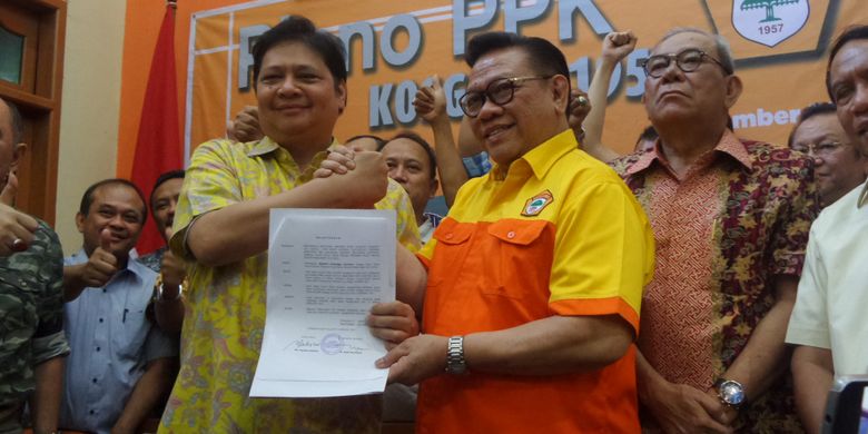 Kosgoro 1957 mendeklarasikan Airlangga Hartarto sebagai calon ketua umum Partai Golkar di kantor Kosgoro 1957, Jakarta, Sabtu (2/12/2017).