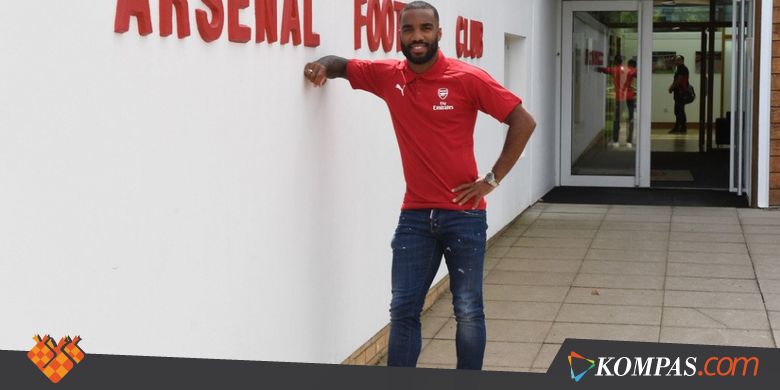 Oezil Tak Sabar Bermain dengan Lacazette