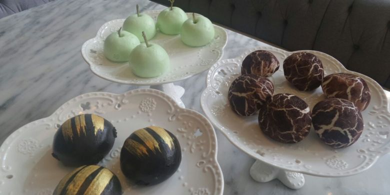 Dimsum dengan warna dan bentuk unik di daerah Central, Hongkong, Jumat (1/12/2017).(KOMPAS.com/NABILLA TASHANDRA)