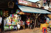 Pedagang Pasar Gembrong: Sudah 'Keceklik', Malah Mau Digusur...