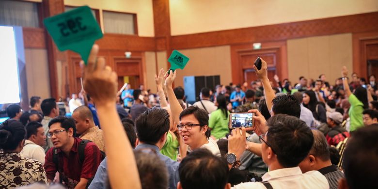 Calon peserta lelang saat mengikuti lelang mobil sitaan KPK hasil tindak pidana korupsi di Jakarta Convention Center, Jakarta, Jumat (22/9/2017). Komisi Pemberantasan Korupsi ( KPK) melelang sebanyak 22 barang sitaan milik terpidana korupsi.