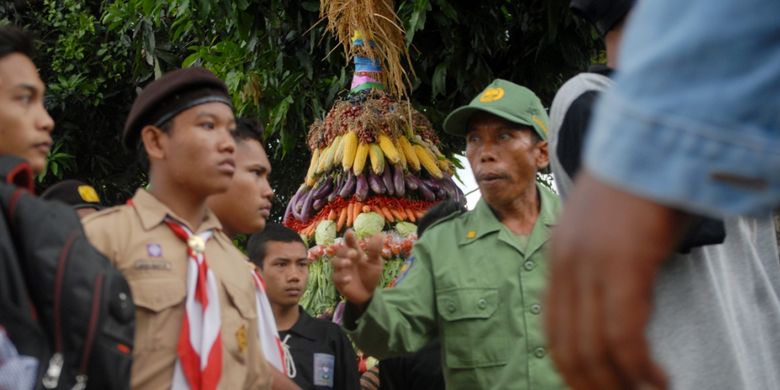 Dalam Hitungan Menit, Tiga Gunungan Haul Ki Ageng Joko Tarub Ludes! Dalam Hitungan Menit, Tiga Gunungan Haul Ki Ageng Joko Tarub Ludes! video viral info traveling info teknologi info seks info properti info kuliner info kesehatan foto viral berita ekonomi