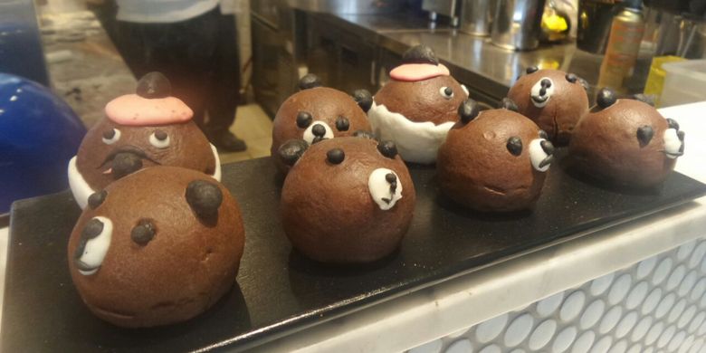 Dimsum dengan warna dan bentuk unik di daerah Central, Hongkong, Jumat (1/12/2017).(KOMPAS.com/NABILLA TASHANDRA)