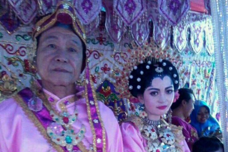 Kakek ini 62 Tahun Nikahi Gadis 18 Tahun Kakek ini 62 Tahun Nikahi Gadis 18 Tahun