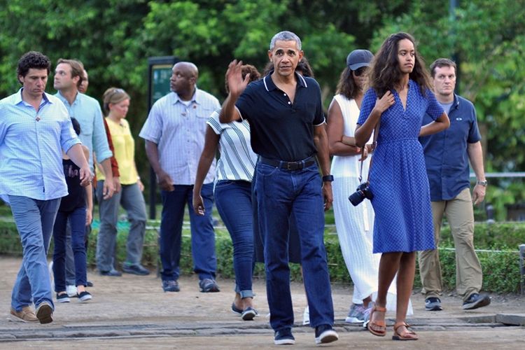 Hasil gambar untuk obama di candi prambanan