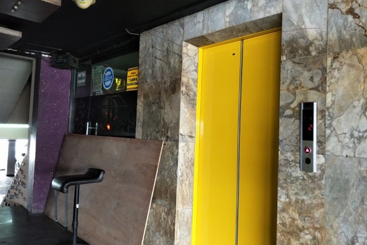 Karaoke dan Lounge Diamond yang terletak di Pertokoan Glodok Blustru lantai 7, Jalam Blustru 29, Mangga Besar, Tamansari, Jakarta Barat, Rabu (15/11/2017).