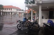 Polisi Selidiki Kejiwaan Pria Pembawa Molotov di Gedung Negara Grahadi