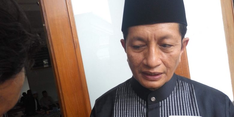 Imam besar Masjid Istiqlal Nasaruddin Umar saat berada di kediaman mantan Ketua Umum Pengurus Besar Nahdlatul Ulama (PB NU) almarhum KH Hasyim Muzadi di kompleks Pesantren Al Hikam 2, Jalan H Amat, Kelurahan Kukusan, Beji Kota, Depok, Jawa Barat, Kamis (16/3/2017).