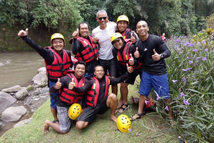 Obama in Ayung River, Bali. Image: Desa Rafting