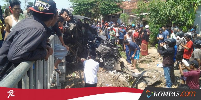 Mobil Tertabrak Kereta Api di Kendal, Semua Penumpang Mobil Tewas