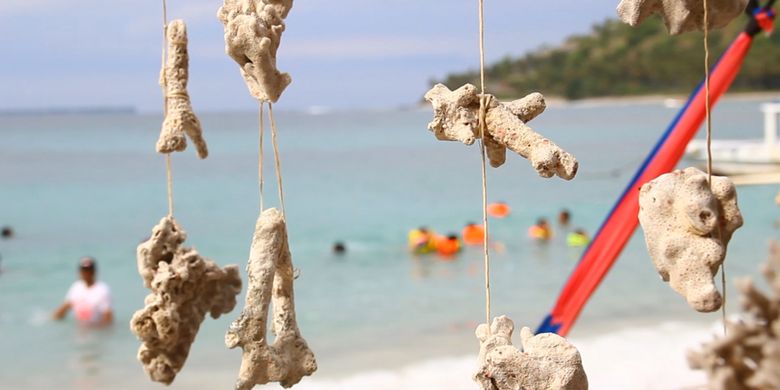 Keindahan Pantai Pandanan, Desa Malaka, Kabupaten Lombok Utara, NTB menarik perhatian para pelancong yang bertandang ke Pulau Lombok.(KOMPAS.COM/FITRI RACHMAWATI)