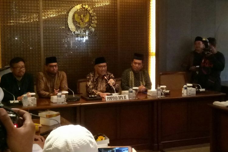Wakil Ketua DPR Agus Hermanto menerima delegasi peserta aksi 299