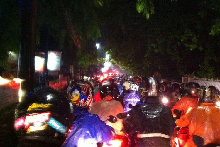 Kemacetan di jalur arah Kemang, Jakarta Selatan. Kamis (19/10/2017) malam.