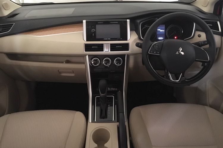 Dasbor Mitsubishi Xpander punya desain modern dan mewah di kelasnya
