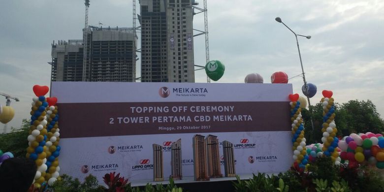 Lippo Group menggelar topping off dua tower pertama di pusat kawasan bisnis (CBD) Meikarta, Minggu (29/10/2017) di kompleks Meikarta, Cikarang, Kabupaten Bekasi, Jawa Barat. 

Dua tower ini masing-masing terdiri dari 32 lantai dan berisi total 900 unit apartemen. 