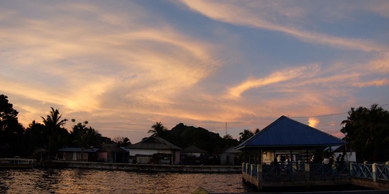 Pemandangan senja di Banda Neira