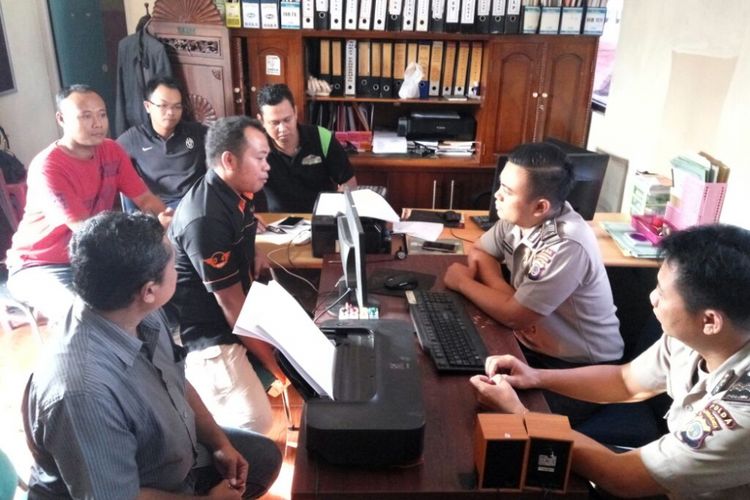 Hasil gambar untuk Sopir Taksi "Online" Tertangkap Basah Hendak Perkosa Penumpangnya