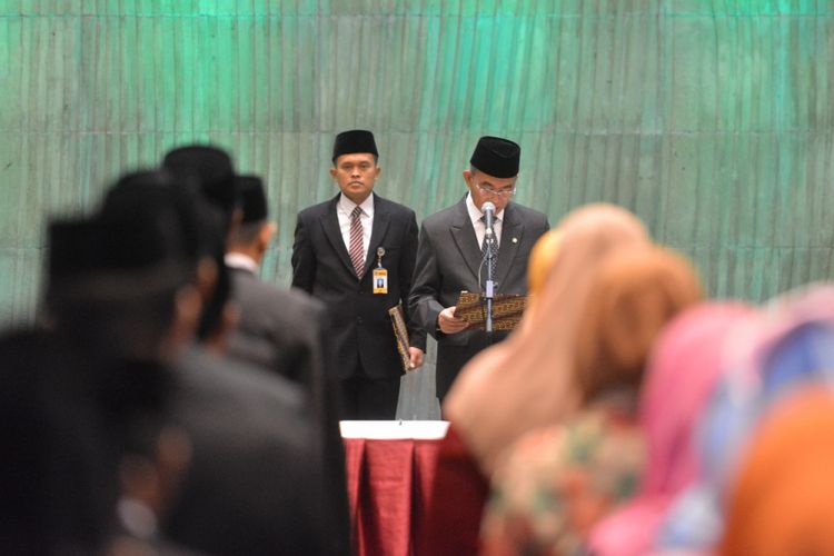 Menteri Pendidikan dan Kebudayaan Muhadjir Effendy merotasi 144 pejabat di Kementerian Pendidikan Kebudayaan di Jakarta, Rabu (6/9/2017)