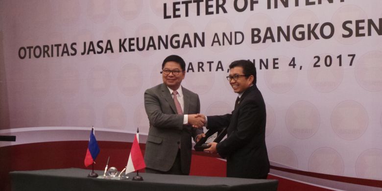 The signing of Letter of Intent (LoI) between Indonesia's Financial Services Authority and Banco Sentral Ng Pilipinas. Image: Kompas.com/Kurnia Sari Aziza