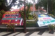 Karangan Bunga Tolak Risma Jadi Cawagub Jatim Berdatangan ke Rumah Dinas