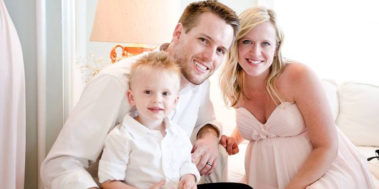 Gentry dan Handley Eddings bersama mendiang putra sulung mereka Dobbs.