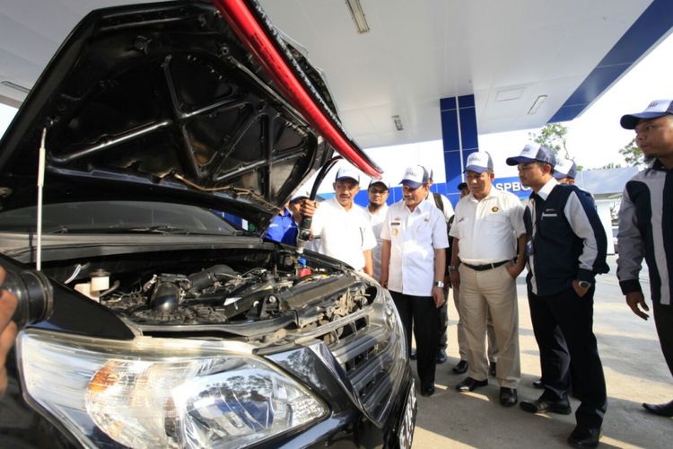 PT Perusahaan Gas Negara (Persero) Tbk membagikan dan memasang konverter kit pada mobil dinas Pemerintah Lampung serta kendaraan umum di Bandar Lampung, Rabu (16/8/2017)