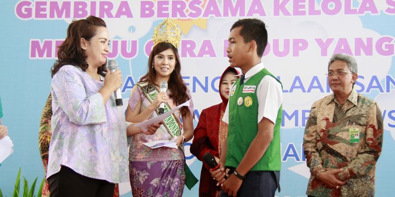 Ketua TP PKK Kota Semarang, Tia Hendrar Prihadi, pada acara edukasi pengelolaan sampah di Balaikota Semarang, Rabu (10/5/2017). 