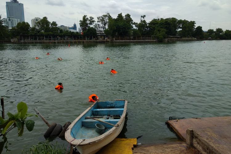 Kondisi danau Sunter, Jakarta Utara, Rabu (29/11/2017). Menteri kelautan dan perikanan Susi Pudjiastuti berharap danau Sunter dapat dibuat seperti danau Jenewa di Swiss dibawah pemerintahan Anies Sandi. 