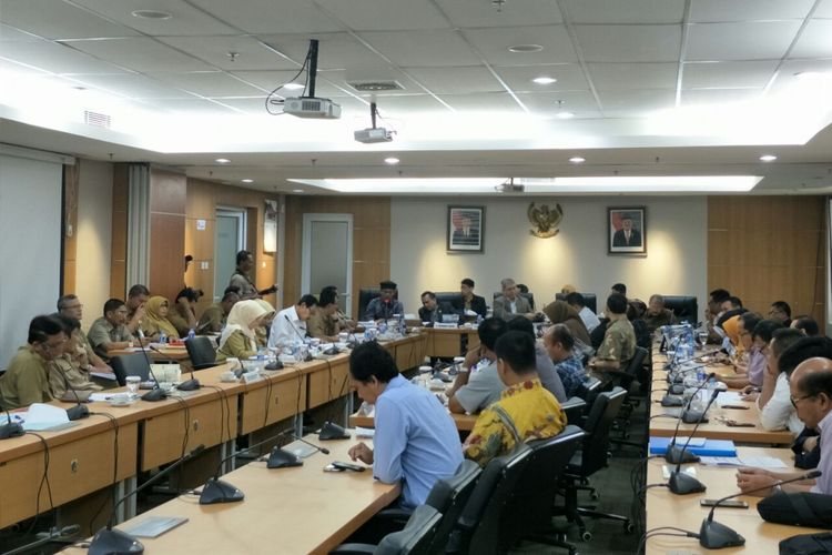 Rapat Badan Anggaran APBD 2018 di Gedung DPRD DKI Jakarta, Jalan Kebon Sirih, Senin (27/11/2017). 