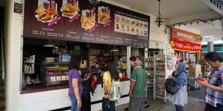Kedai Sha Zah yang terkenal dengan epok-epok, makanan makanan khas melayu yang populer di Singapura.
