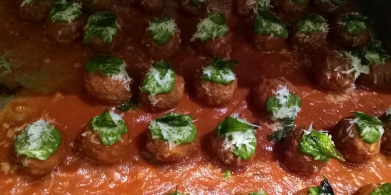 Italian meatball atau bakso ala Italia, yang ada dalam Festival Kuliner Dunia Plaza Indonesia, dari gerai Kitchenette, selama November 2017. (KOMPAS.com/MUHAMMAD IRZAL ADIAKURNIA)