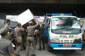 Bikin Macet, Belasan PKL Asemka Ditertibkan