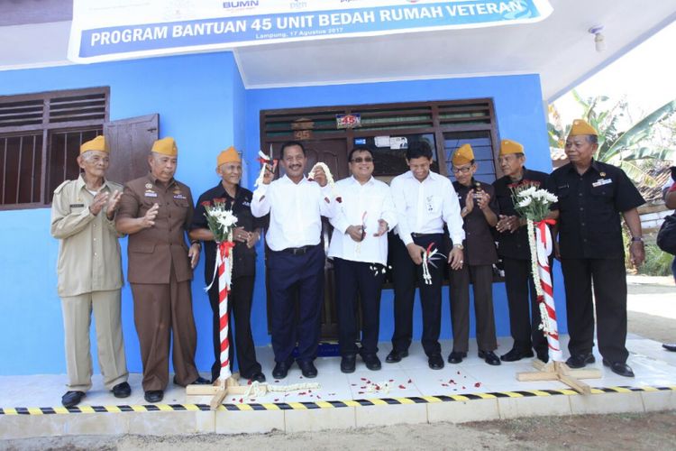 PT PGN (Persero) Tbk merenovasi 45 rumah veteran di Provinsi Lampung dalam peringatan hari Kemerdekaan RI ke-72.