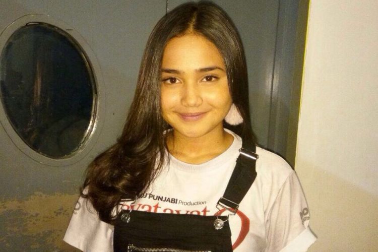 Syifa Hadju ditemui di sela meet and greet film Ayat Ayat Cinta 2 di CGV Cinemas, Cyber Park Bekasi, Jawa Barat, Selasa (26/12/2017)