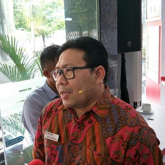 Anggota Ombudsman Dadan Suparjo Suharmawijaya di Kantor Ombudsman, Jakarta, 