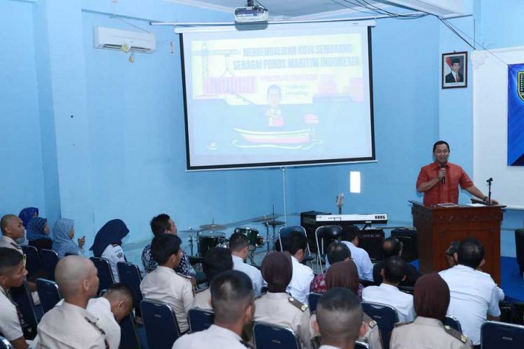 Wali Kota Semarang Hendrar Prihadi ingin Semarang menjadi poros maritim.