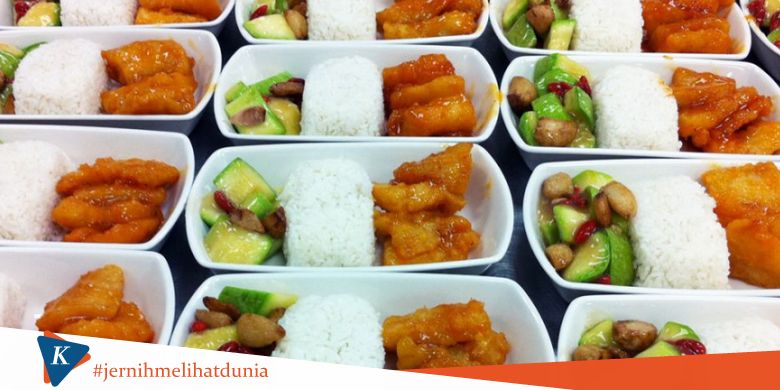 Tips Memilih Makanan di Pesawat