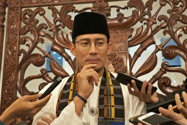 Ditanya soal Banjir, Sandiaga Malah Pamer Aplikasi "Pantau Banjir" Ditanya soal Banjir, Sandiaga Malah Pamer Aplikasi "Pantau Banjir"