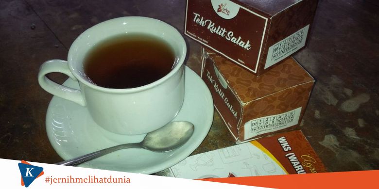 Sensasi Minum Teh Kulit Salak di Tengah Kebun Salak