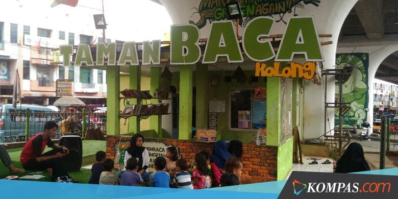 Cerita Menyulap Kolong Flyover yang Bau Pesing Jadi Taman Baca