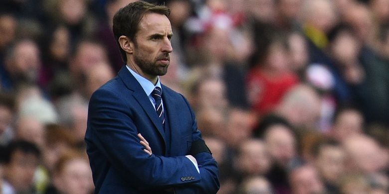 Manajer Inggris, Gareth Southgate, mengamati permainan anak asuhnya dalam pertandingan Kualifikasi Piala Dunia 2018 melawan Lithuania pada 26 Maret 2017.<br />