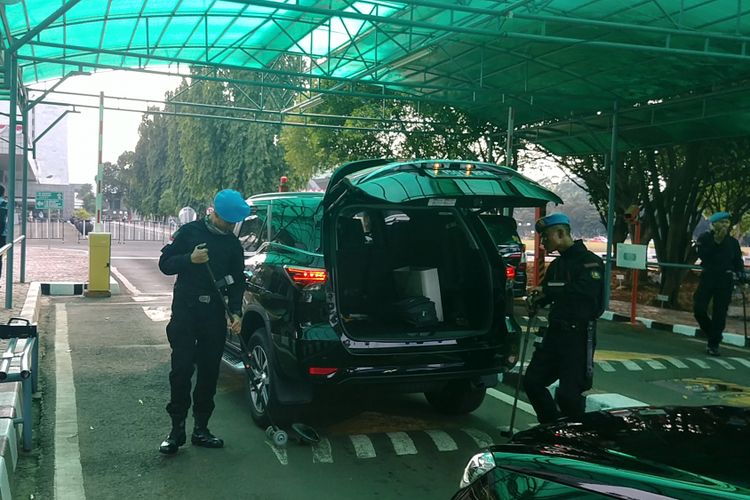 Pengamanan di kompleks parlemen diperketat menjelang pelaksanaan Sidang Tahunan MPR, Sidang Bersama DPD-DPR dan Sidang Paripurna DPR, Rabu (16/8/2017).