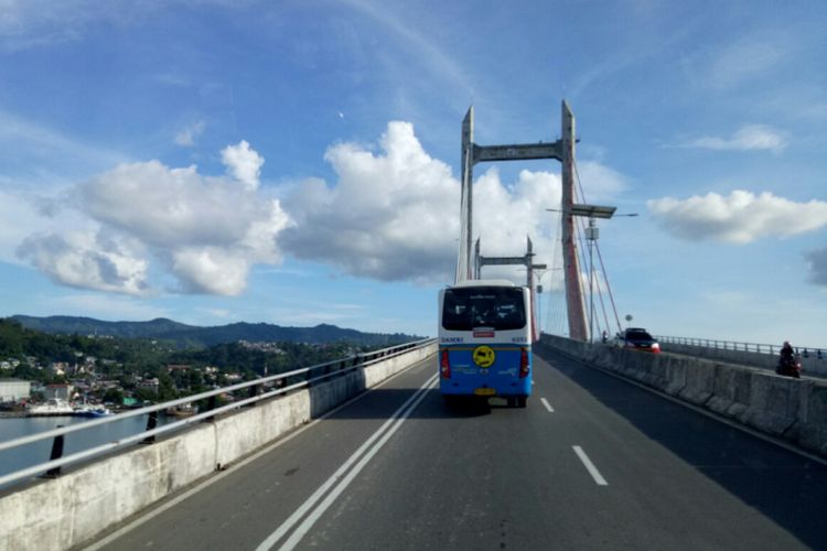 Jembatan Merah Putih, yang jadi salah satu ikon baru Kota Ambon. 