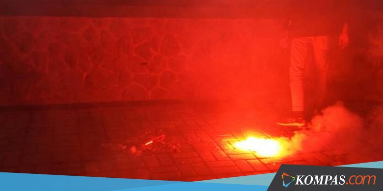 Impian Jokowi di Sepak Bola yang Tercoreng Kekerasan